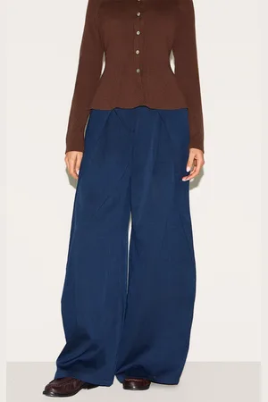 PRETTYLITTLETHING Woven Pleat Detail Wide Leg Tailored Pants