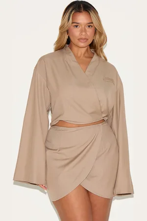 PRETTYLITTLETHING Shape Mocha Tailored Wrap Flared Sleeve Cropped Blazer Top