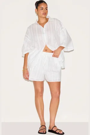 PRETTYLITTLETHING Plus Broderie Floaty Shorts