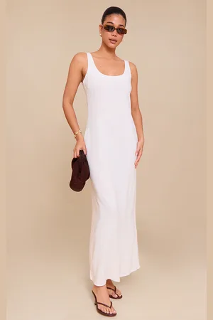 PRETTYLITTLETHING Textured Scoop Neck Maxi Dress