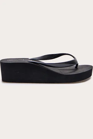 PRETTYLITTLETHING Round Toe Simple Platform Flip Flops