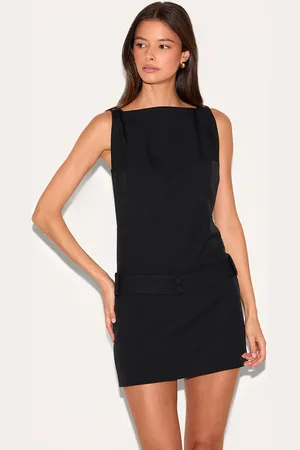 PRETTYLITTLETHING Belt Detail Shift Dress