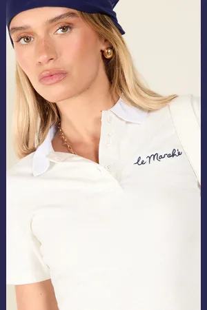 PRETTYLITTLETHING Embroidered Le Marche Logo Fitted Polo Top