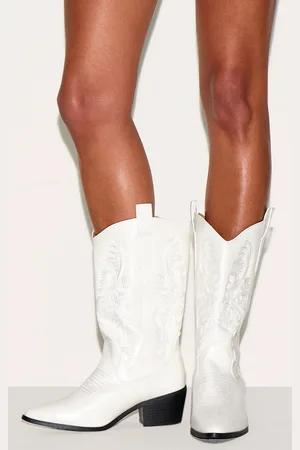 PRETTYLITTLETHING Wide Fit Point Toe Stitching Heeled Ankle Western Boots