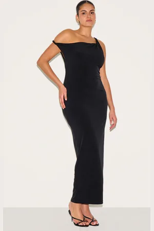 PRETTYLITTLETHING Plus Off Shoulder Twisted Maxi Dress