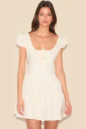 PRETTYLITTLETHING Bardot Shirred Detail Shift Dress