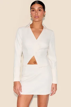 PRETTYLITTLETHING Petite Textured Woven Asymmetric Button Up Shirt
