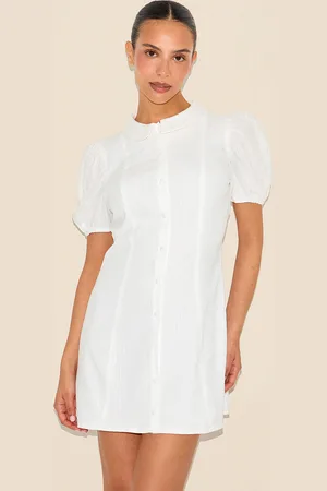 PRETTYLITTLETHING Petite Textured Pleated Mini Dress