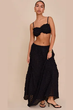 PRETTYLITTLETHING Textured Shirred Maxi Skirt