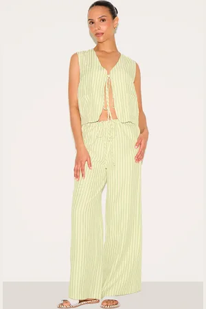 PRETTYLITTLETHING Petite Striped Woven Wide Leg Pants