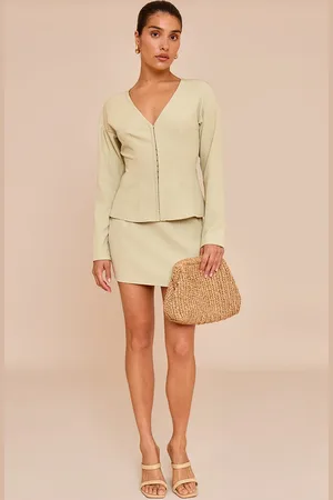 PRETTYLITTLETHING Petite Mid Rise Mini Skirt