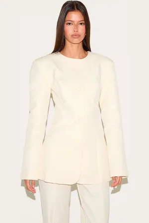PRETTYLITTLETHING Tailored Fitted Blazer