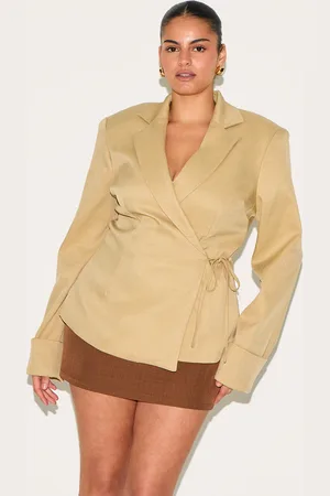 PRETTYLITTLETHING Plus Super Boxy Tie Side Blazer