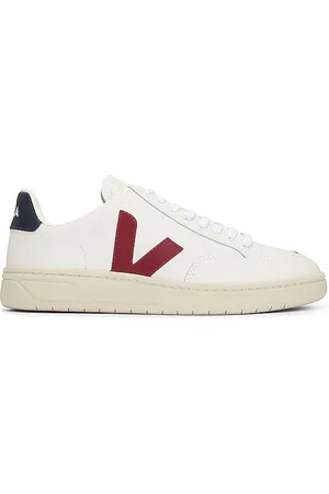 Veja V-12 Sneaker in . Size 41, 42, 43, 44, 45, 46.