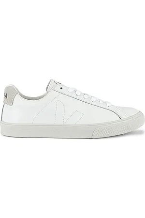 Veja Esplar Sneaker in . Size 37, 38, 39, 40, 41.