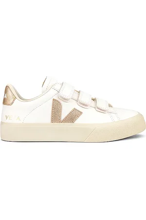 Veja Recife Sneaker in . Size 37, 38, 39, 40, 41.