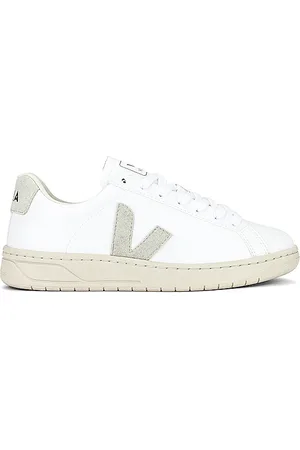 Veja Urca Sneaker in . Size 37, 38, 39, 40.