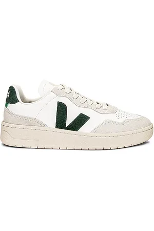 Veja V-90 Sneaker in . Size 40, 41, 42, 43, 44, 45.