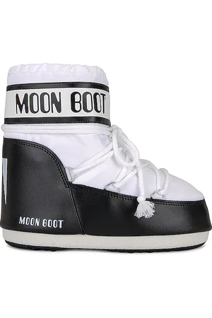 Moon Boot Icon Low Nylon Boot in Black,White. Size 39-41.