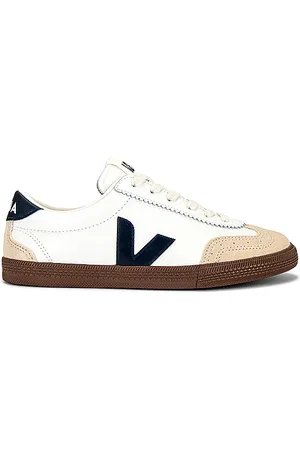 Veja Volley Bastille Sneaker in . Size 37, 38, 39, 40.