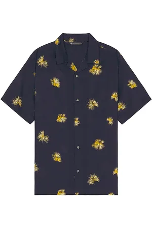 Travis Mathew Casino Holiday Button Down Shirt in . Size L.