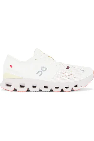 On Running Cloud X 4 Sneaker in . Size 5.