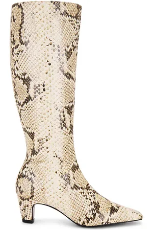 Schutz Dellia Up Boot in . Size 6.