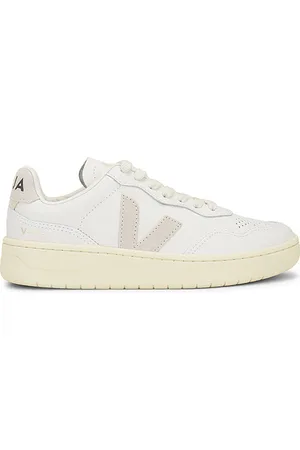 Veja V-90 Sneaker in . Size 36, 37, 38, 39, 40, 41.