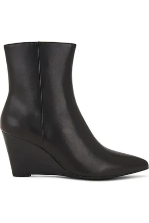 Intentionally blank Fang Boot in . Size 7.