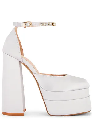 Bronx and Banco Closed Toe Platform in . Size 9.
