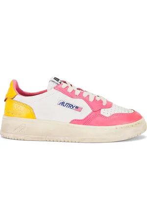 Autry Super Vintage Sneaker in . Size 36, 37, 38, 39, 40, 41.