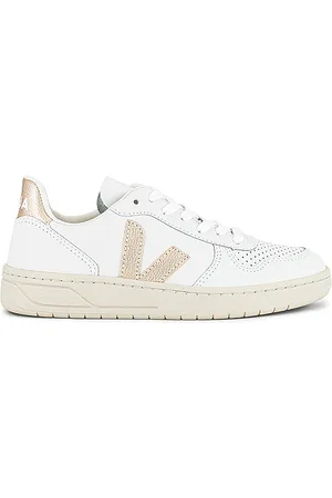 Veja V-10 Sneaker in . Size 35, 37, 38, 39, 40, 41.