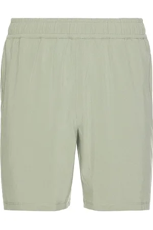 Beyond Yoga Pivotal Performance Short in . Size M, XL/1X.