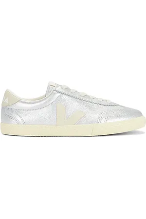 Veja Volley Sneaker in . Size 36, 37, 38, 39, 40.
