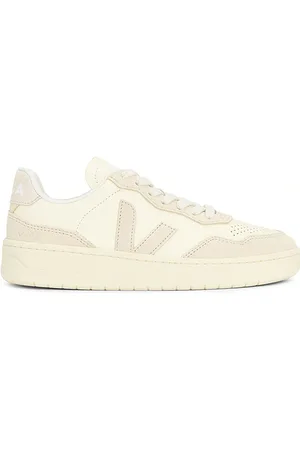 Veja V-90 Sneaker in . Size 37, 38, 39, 40.