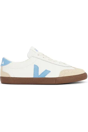 Veja Volley Sneaker in . Size 36, 37, 38, 39, 40, 41.