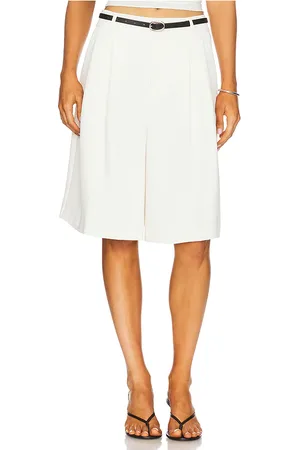 GOOD AMERICAN Luxe Suiting Long Shorts in . Size 12, 14, 16, 18, 2, 20, 22, 24, 6, 8.