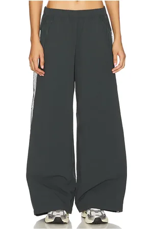 alo High-waist Origin Wide Leg Track Pant in . Size S, XS.