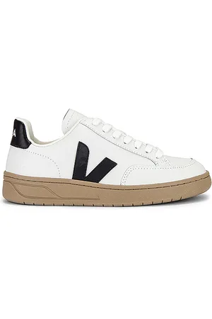 Veja V-12 Sneaker in . Size 37, 38, 39, 40, 41.