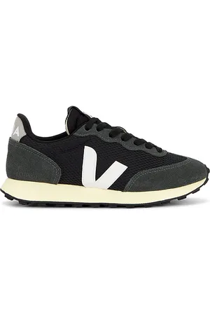 Veja Rio Branco II Sneaker in . Size 37, 38, 39, 40, 41.