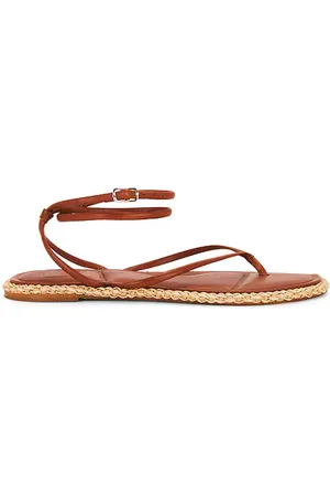 Dolce Vita Cove Sandal in . Size 6, 6.5, 7, 7.5, 8, 8.5, 9, 9.5.