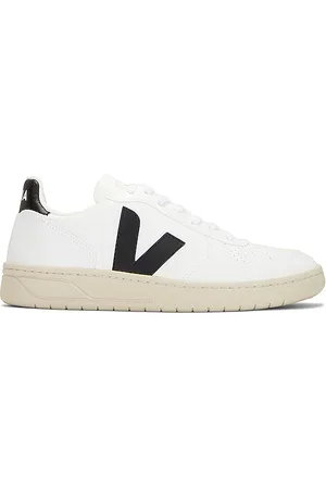 Veja V-10 Sneakers in . Size 40, 41, 42, 43, 44, 45, 46.