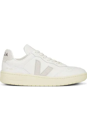 Veja V-90 Sneakers in . Size 41, 42, 43, 44, 45.