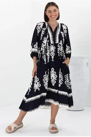 Salty Crush Kamali Midi Dress - Batwing Sleeve Smock Dress with Lace Detailing in Casper Print