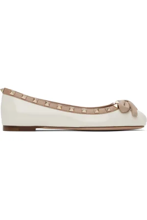 VALENTINO GARAVANI Off-White Rockstud Patent Leather Ballerina Flats
