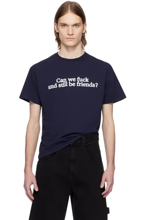 CARNE BOLLENTE Navy Benefits With Friends T-shirt
