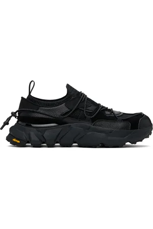 THE VIRIDI-ANNE Black Lace-Up Sneakers