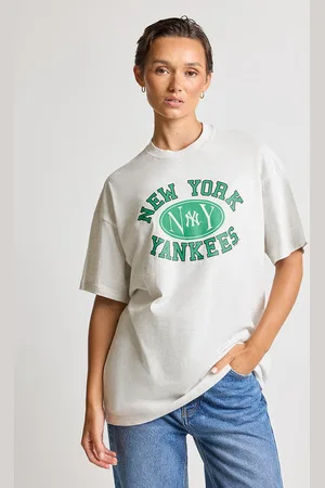 Majestic Yankees Graphic Tee