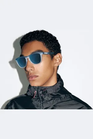 Oakley Man Sunglasses OO9284 Frogskins™ Range - Frame color: Transparent Stonewash, Lens color: