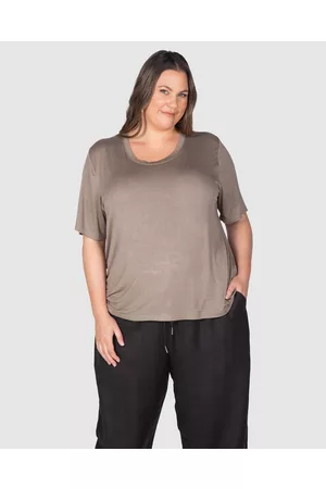 Love Your Wardrobe Kelly Dipped Hem T shirt - Short Sleeve T-Shirts Kelly Dipped Hem T-shirt
